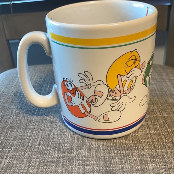 Jumbo M&M’s mug - Laughing it up - Picture 4 of 6